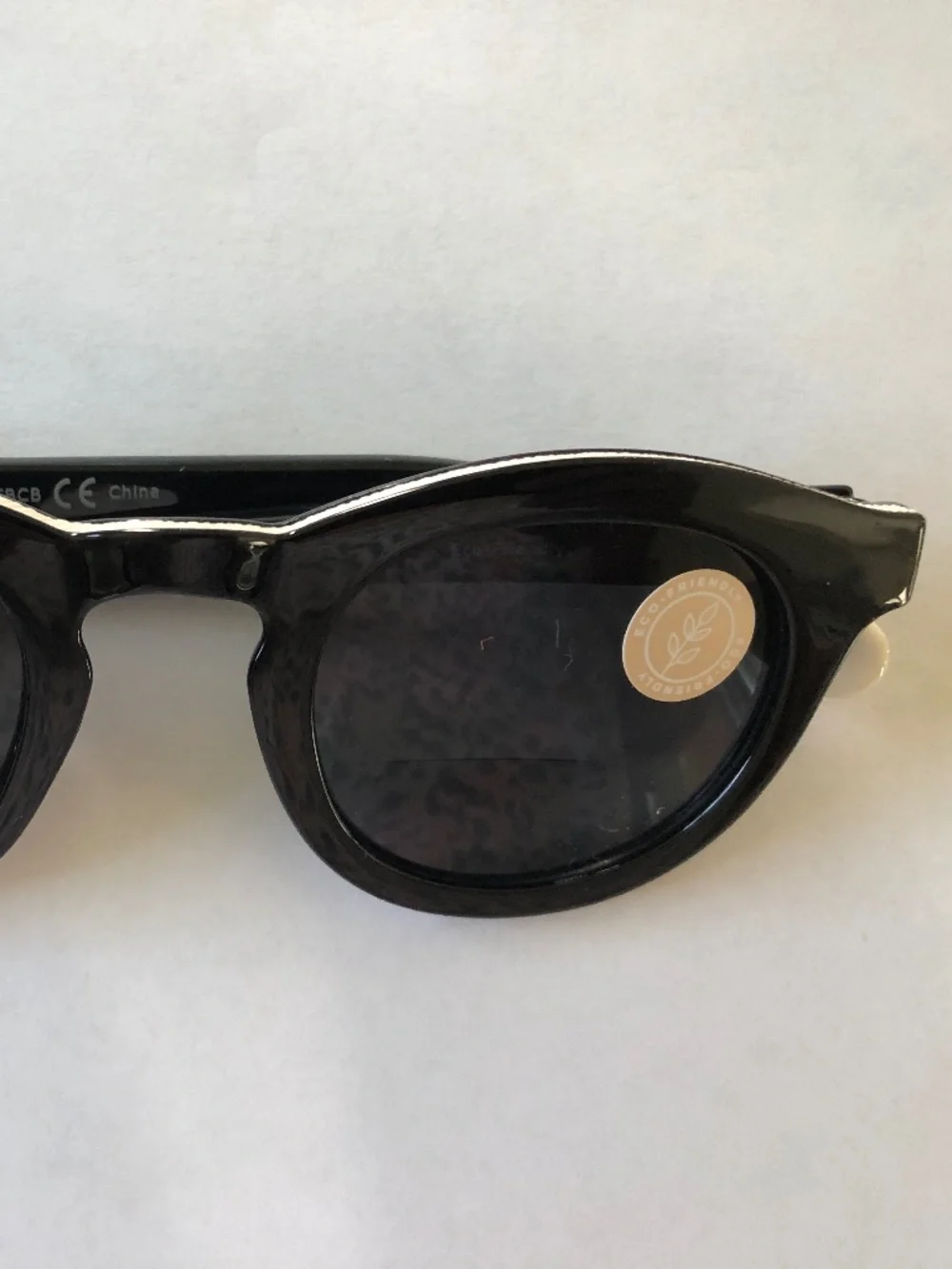 New Round Black w/ White Accent‎ Peepers BIFOCAL Reading Sunglasses +2.00